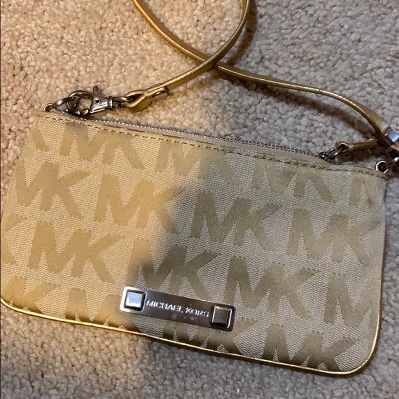 Michael Kors Handbags - Micheal Kors wristlet Michael Kors Handbags - Micheal Kors wristlet